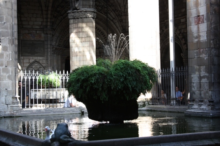 Brunnen im Kreuzganz