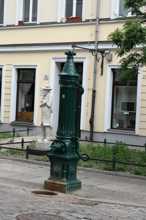 historische Wasserpumpe