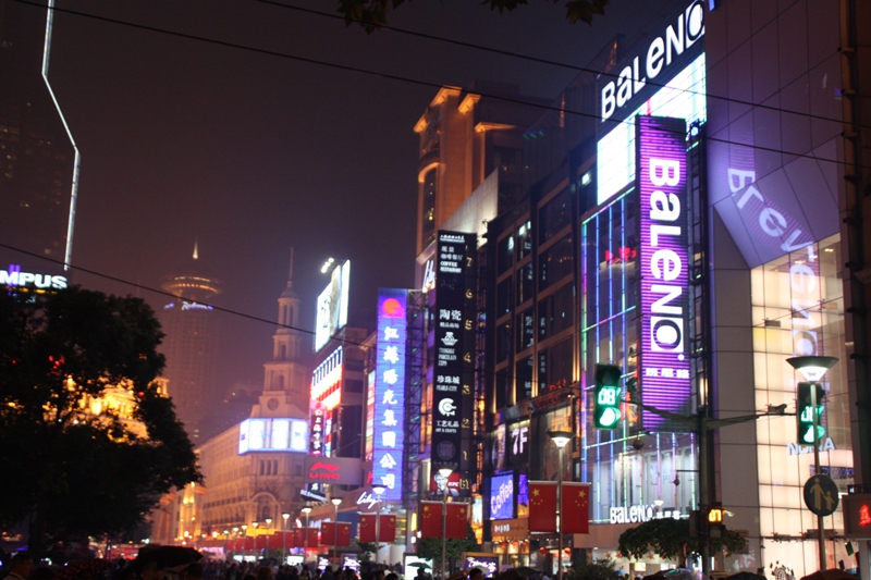 Nanjing Road bei Nacht