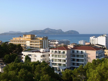Blick ber Ort und Meer