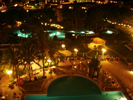Pool bei Nacht