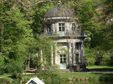 Englischer Pavillion im Park