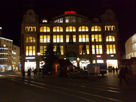 Am Anger bei Nacht