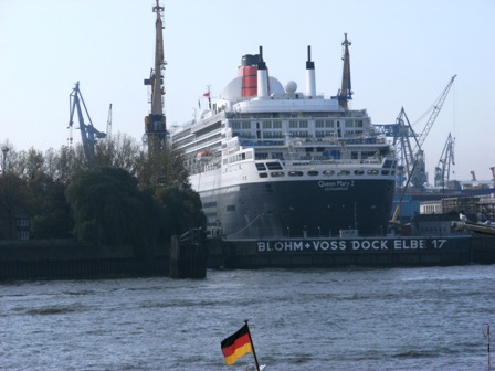 Queen Mary 2 im Dock