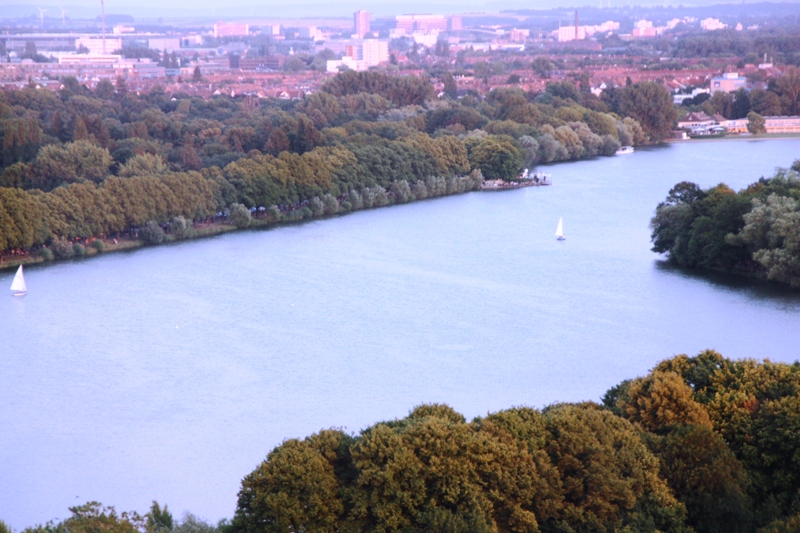 Maschsee in Richtung Sden - Im Hintergrund Messe