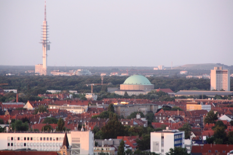 Fernsehturm, Stadthalle und Altwarmbchener Berg