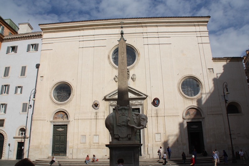 Auenansicht mit Elefanten-Sule von Bernini