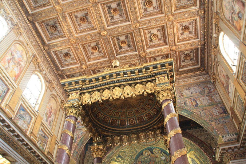 Altar und Decke
