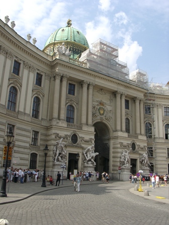 Eingang zur Hofburg am Michaelertrakt
